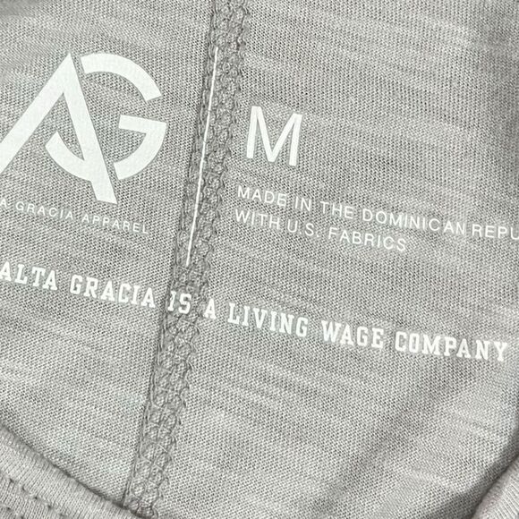 UNC Wilmington Seahawks Light Gray Women's Top, Size M - Picture 5 of 5